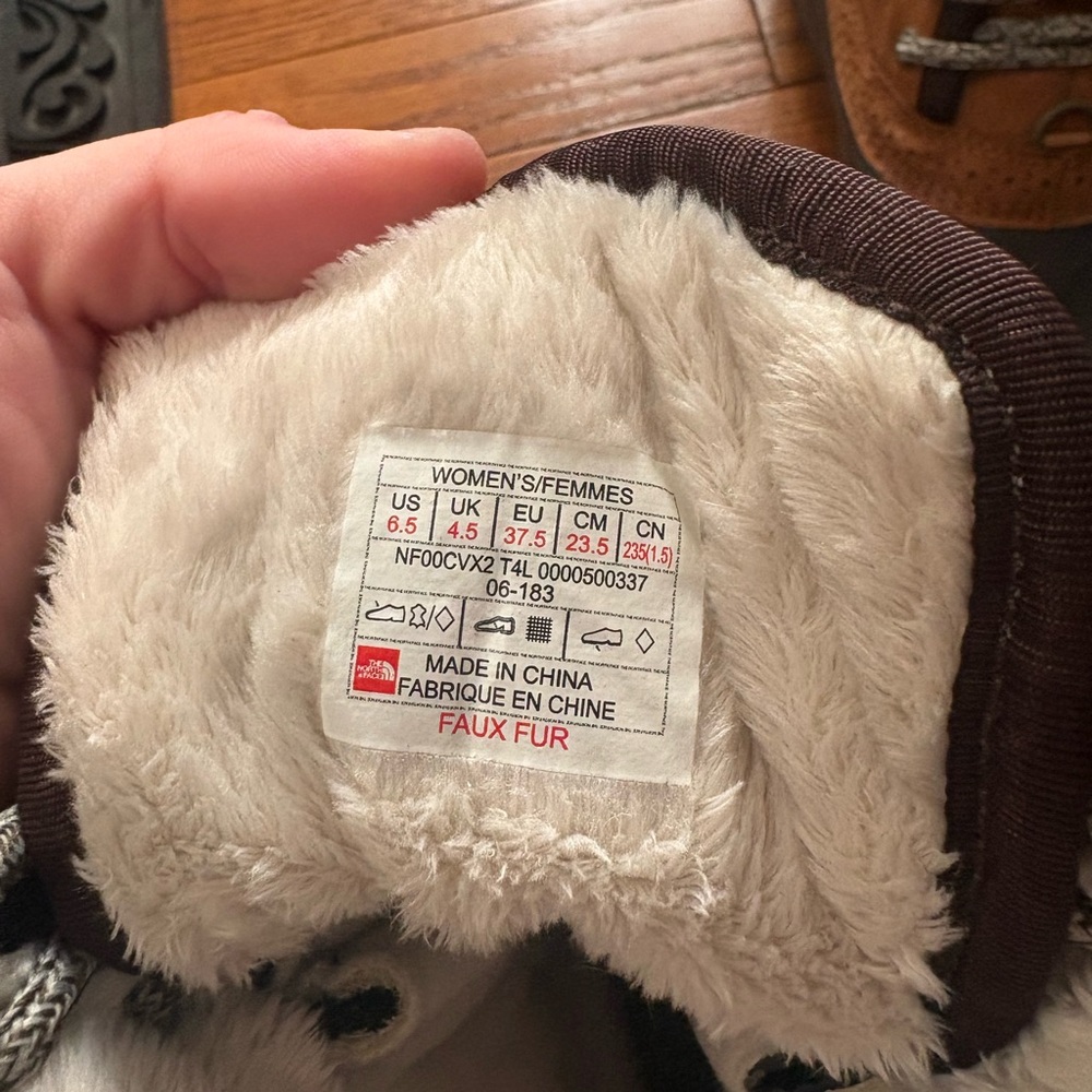 The North Face Women's Black and Brown Winter Boots - Picture 2 of 3